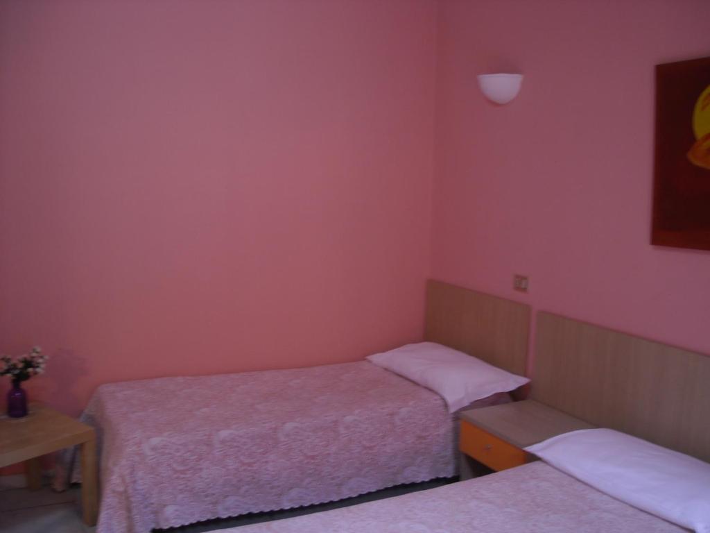 Hotel New Baby Caserta Szoba fotó