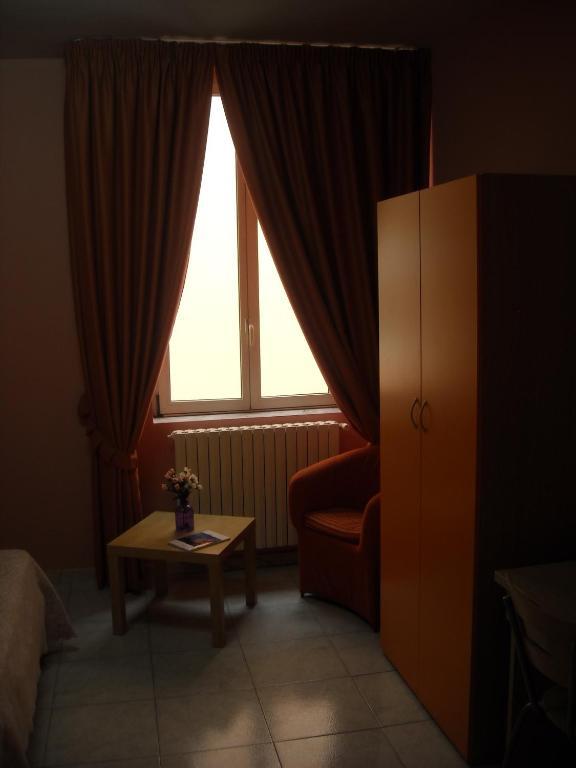 Hotel New Baby Caserta Szoba fotó